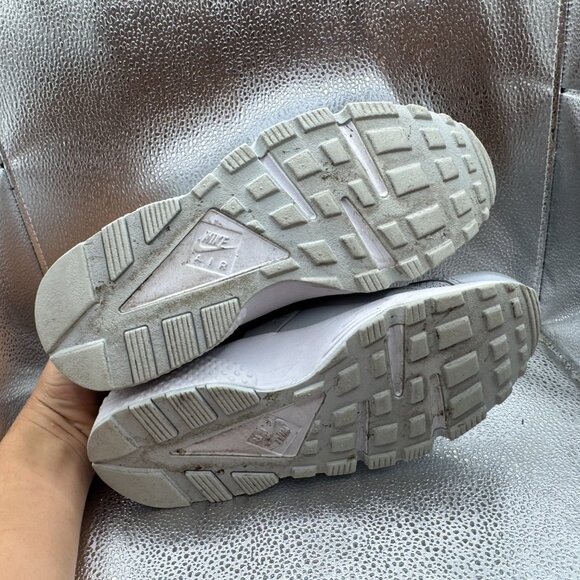 Size 9.5 - Nike‎ Air Huarache SE Runner Wolf Gray Womens Sneakers 634835-032 - Picture 10 of 10